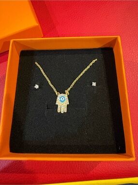 Gold Hamsa Hand Necklace with Blue Evil Eye Pendant Moissanite